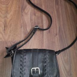 small cross over shoulder bag good clean condition with magnetic fastener.£2 collect only