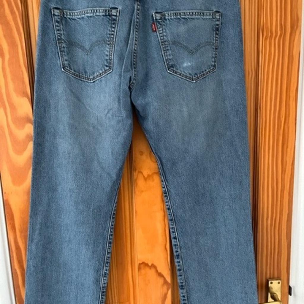 7) Levi’s 501’s size 34” waste, 30” leg, original fit, cool denim, vintage distressed. Worn with some signs of wear. Only selling due to weight loss. I am selling a number of different pairs so please check out my other listings. Free to collect or I will send via Royal Mail signed for. Colour may look a bit different from the pictures. I am selling some more pairs so please see my other listings.