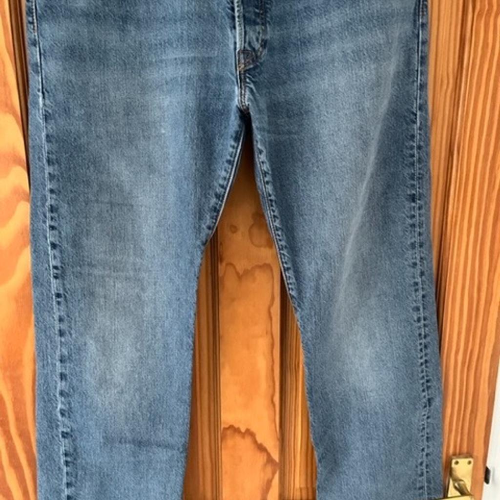 7) Levi’s 501’s size 34” waste, 30” leg, original fit, cool denim, vintage distressed. Worn with some signs of wear. Only selling due to weight loss. I am selling a number of different pairs so please check out my other listings. Free to collect or I will send via Royal Mail signed for. Colour may look a bit different from the pictures. I am selling some more pairs so please see my other listings.