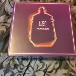 Brand New Never Used.
Alien Perfume gift set by Thierry Mugler

30ml Perfume
7ml Spray
50ml Body Lotion

Having a massive clear out, had this a while and it's not my go to scent so sticking to the ones that are.

Any questions feel free to ask.

Collection or UK Postal delivery only.
