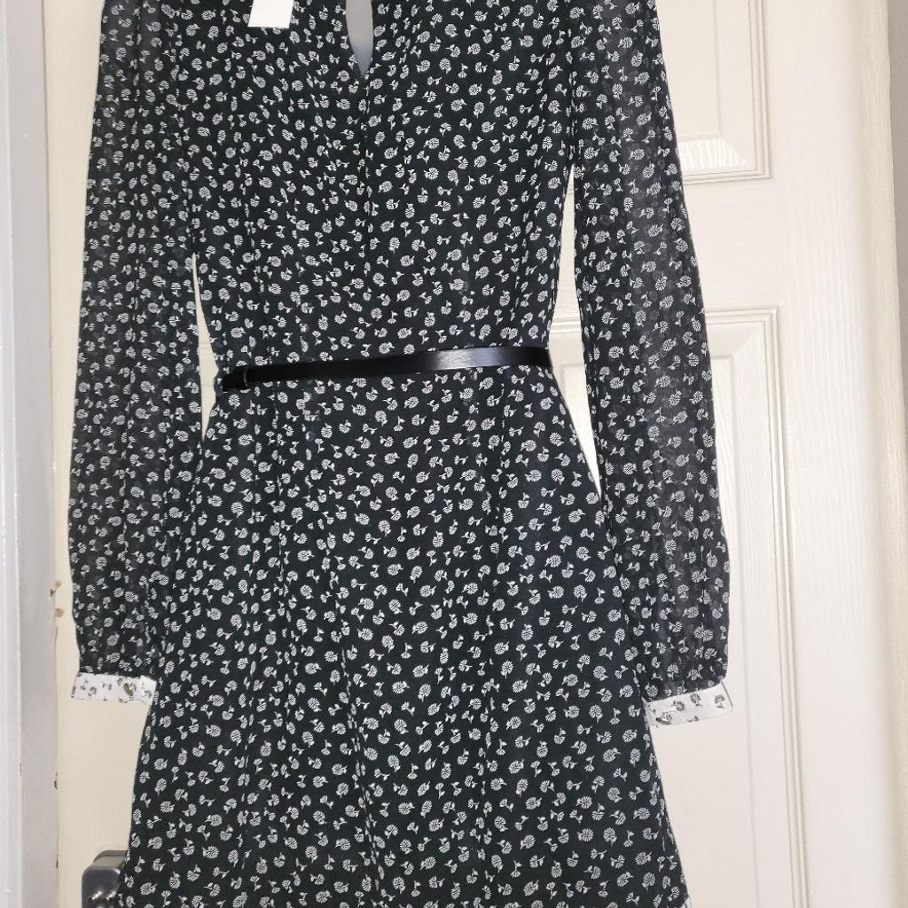 lovely tea style dress new n tagged lined sheer long sleeves. size 4. comes with the belt one button at the back. pet n smoke free home . collection ip3 or posted .I only send 2nd class signed for