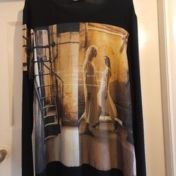Approx size 14/16.
lightweight sheer top.
Ex. cond.
fy3 Layton