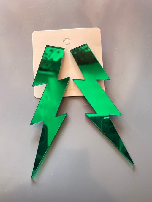 Buy & Sell West London - Photos for Large acrylic green thunder bolt earrings