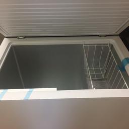 Swan Deep Freezer 
82cm wide
Good clean condition 
Fully tested/working 
£149
137, Bradford Road 
Bd18 3tb