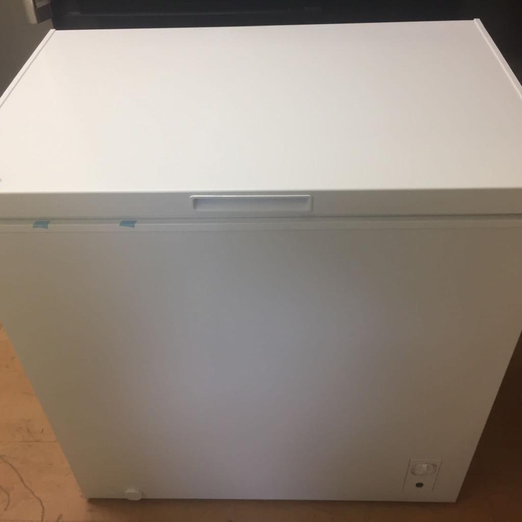 Swan Deep Freezer
82cm wide
Good clean condition
Fully tested/working
£149
137, Bradford Road
Bd18 3tb