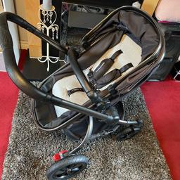 Mothercare orb travel system, excellent condition,
Only used for 4 weeks as daughter had another one,
comes with seat unit that converts to carrycot,
car seat with isofix base and bracket that fits to frame,
And rain cover.
Collection b63
COLLECTION ONLY 