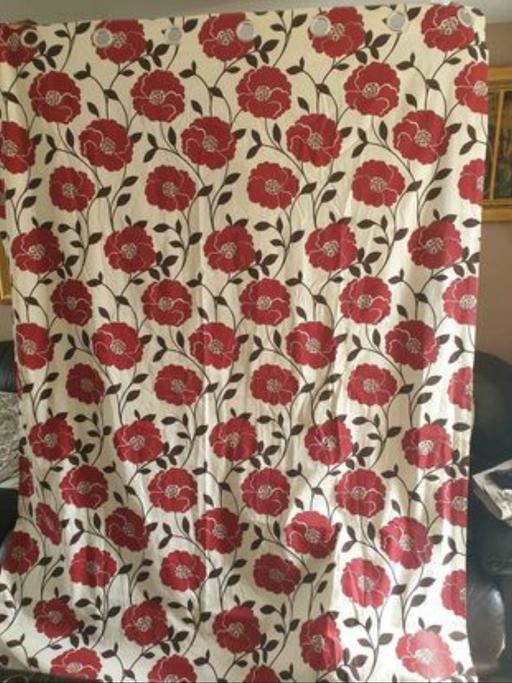 Buy & Sell Kent Tonbridge and Malling - Photos for Pair of curtains in cream and red