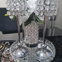 Centre piece set
2 x candle holder
Silver tray
Silver vase
Flowers included
Very good condition