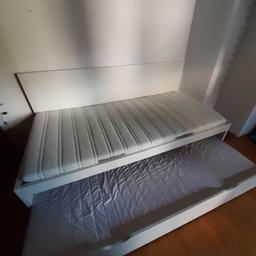Ikea Bett mit ausziehbarem Unterbett
Größe je 90×200cm
mit oder ohne Matratzen möglich

nur Selbstabholung