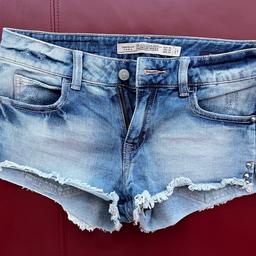 Kurze Hose von Zara
Jeans Hotpants
Größe: 34
Neuwertig