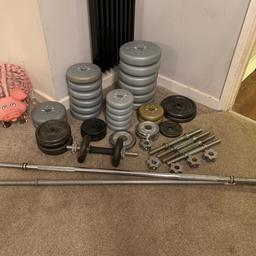 94.3 kg in vinyl and metal weights free weights. 5 dumbbells and two bars. One is very heavy I’m not sure of the exact weight approximately 10 kg.
15kg - 6x 2.5kg
30kg - 6x 5kg
6.25kg - 5x 1.25kg
4.6kg - 2x 2.3kg
2.2kg - 2x 1.1kg
58.05kg in vinyl free weights

25kg - 10 x 2.5kg
10kg - 2x 5kg
1.25kg. - 1x 1.25kg
36.25kg in metal free weights

5 x hand bars
2 x large 4ft bars one weighted
12 metal & plastic stars
