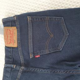selling a pair of levi jeans 32w 32L fit more like a slim fit 30w,32L not seen this design on levis before check pics £7 in good condition
