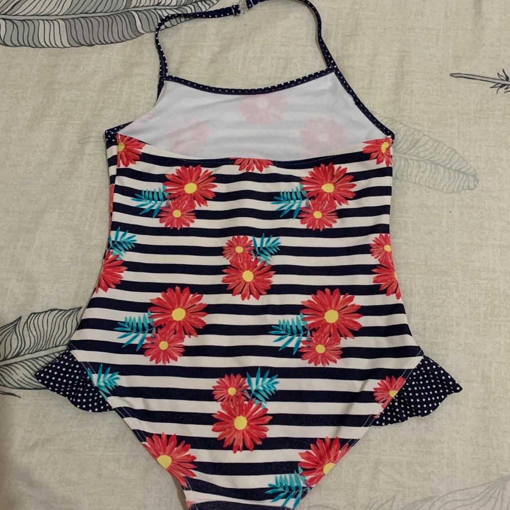 Girls swimsuit, size:6-7years