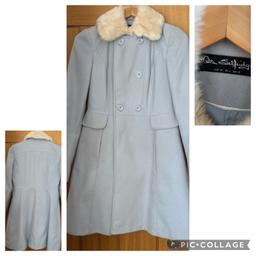 Miss Selfridge Winter Coat.
Baby blue with off white fur collar and pockets.
Size 10.
£30
Collection from LE7 or P&P £4.99
#wintercoat #missselfridge #babyblue #furcollarcoat