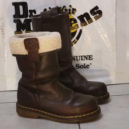Dr Martens Rosa Steel Toe Safety Boots. 

Size 4 UK.

Safety rating S1-SRA. 

Great boots in good condition. Made from an oily, waxy full grain leather with Goodyear-welted sole and iconic DM yellow stitching.

Lined with faux fur, they can be worn as a safety work boot, walking /hiking, or just as a fashion item.

Some marking around the toes as can be seen in the photos. Please study the photos as they form part of the description.

Next day post. (Evri /Hermes)

Check out my other DMs