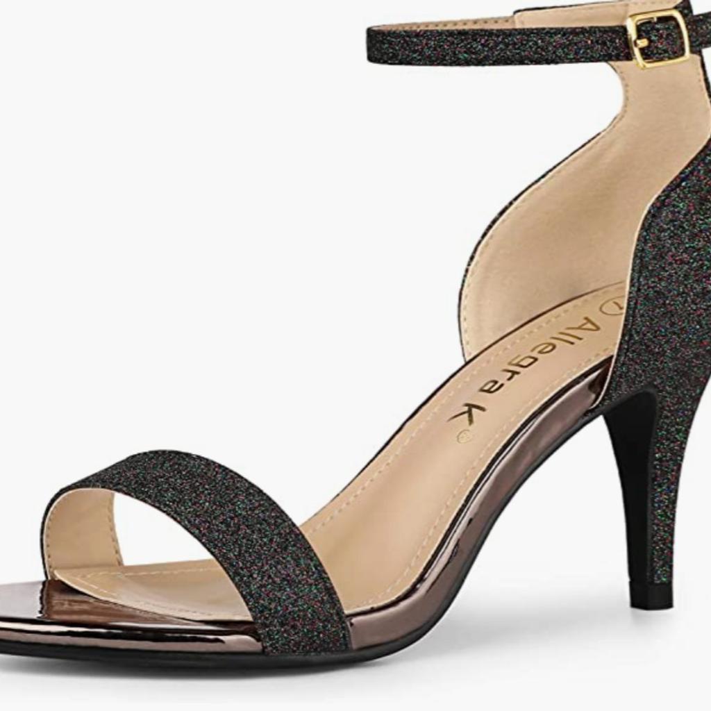 Women's #Glitter Ankle Strap Medium Heel Sandals 👡

Size: uk 8
Heel Height: 3inches
Colour: Black Glitter

Condition: Brand #new in the box never worn

*PayPal payments welcome