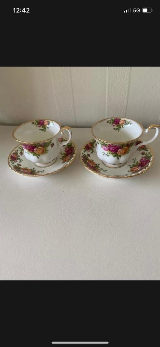 Buy & Sell Nottinghamshire Ashfield - Photos for 2 Royal Albert Old Country Cup & Saucer. 2nd