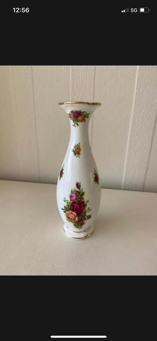 Buy & Sell Nottinghamshire Ashfield - Photos for Royal Albert Old Country Roses Bud Vase. 2nd