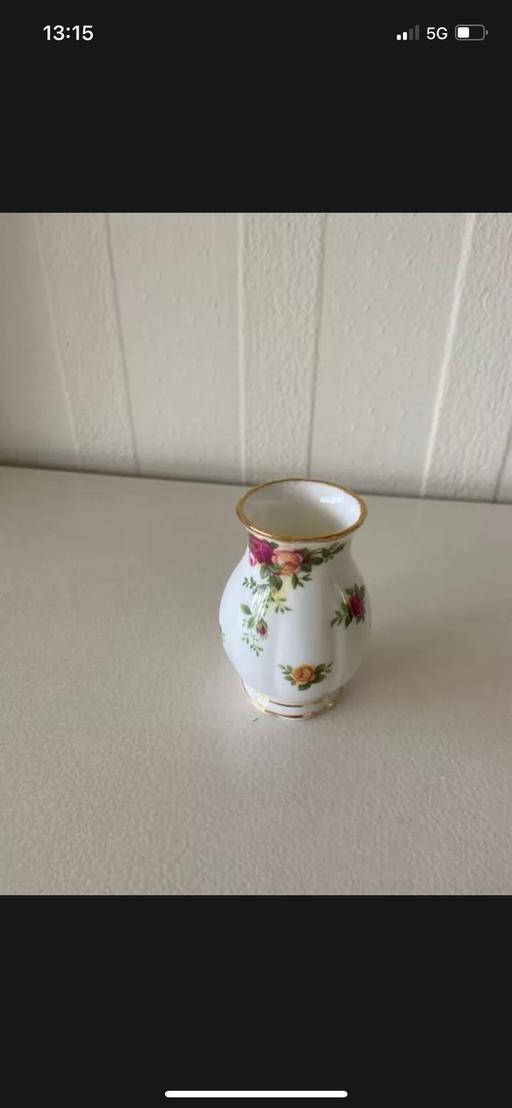 Buy & Sell Nottinghamshire Ashfield - Photos for royal albert old country Small Bud Vase.