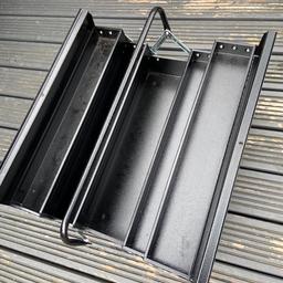 Black ‘Roebuck’ toolbox as shown.
Big section in bottom and 4 in total on sides which open out (2 each side). 
This has barely been used..