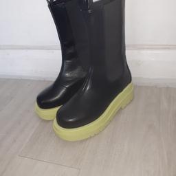 Neville High Chelsea Boots
size 4 chunky black and lime boots

only worn once

can deliver if local