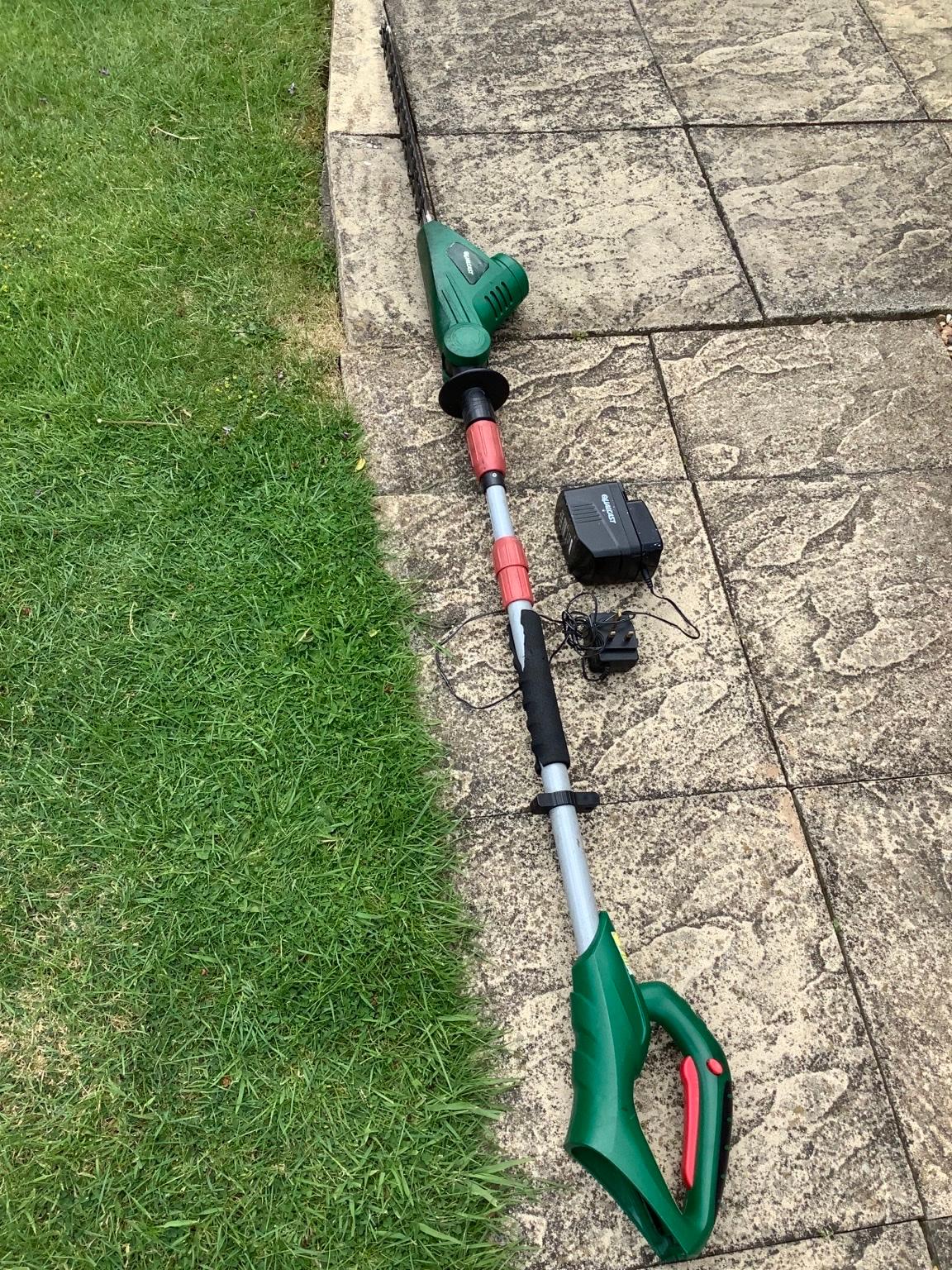 Qualcast pole hedge trimmer in South Derbyshire for £12.00 for sale
