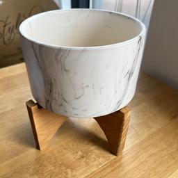 marble design planter on great condition.

Collection NW9 5WD COLINDALE
