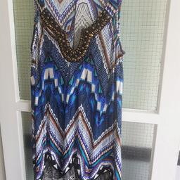 Sleeveless multi colour print tunic top with unusual gold/bronze beading trim around neckline.
Has a handkerchief style hem line, to give a flattering shape.

Measurements from shoulder to hem is approximately 36 ins longest part of top, bust 40 ins.

Material: 100% Viscose 
Machine washable 

*Almost new, as worn once and washed*