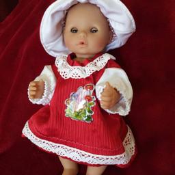 Puppe ist 29 cm groß
Kleidung ist neu
Versandkosten 5.- Euro