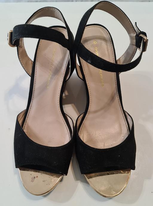 Buy & Sell East London Lower Clapton - East London - Photos for Dorothy Perkins Black and Gold Wedge Shoes