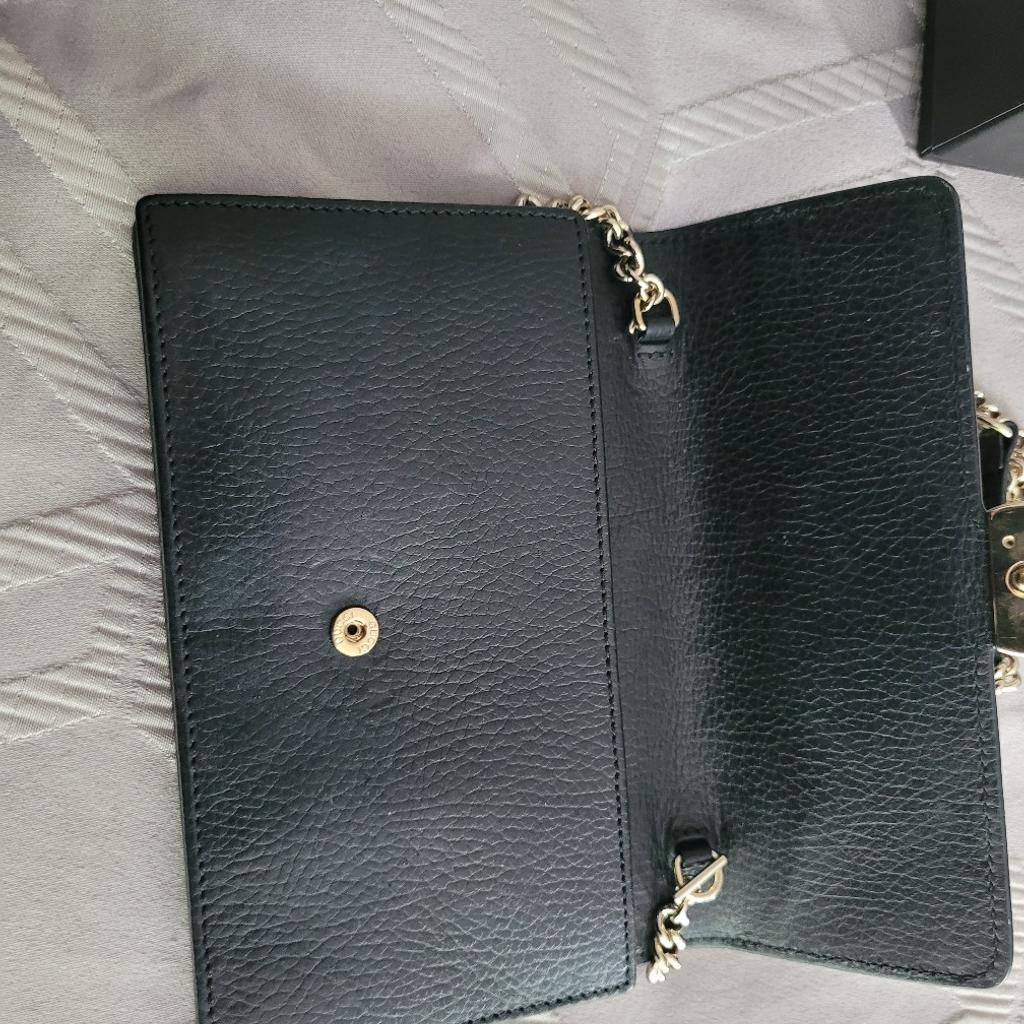 Genuine gucci purse/side bag with chain which is detachable...in great condition minor wear on logo scratches as you would expect...happy to post...will be posted via special delivery