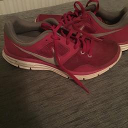 Ladies pink trainers
Size 4
Pet and smoke free home