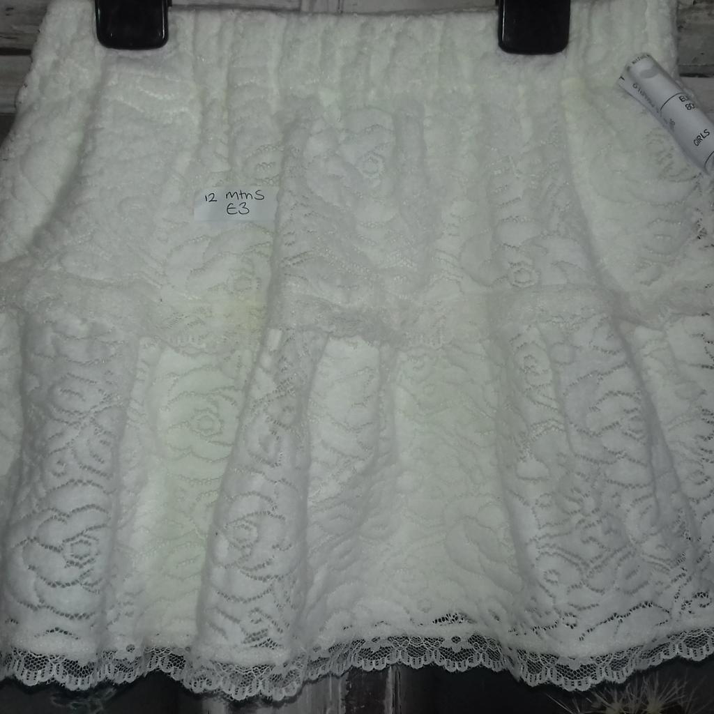 THIS IS FOR A BUNDLE OF GIRLS CLOTHES

1 X CREAM LACE SKIRT FROM UNITED COLOURS OF BENETTON
1 X PINK SKIRT FROM VILLA HAPP

PLEASE SEE PHOTO