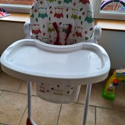 Red and white adjustable highchair with table lid.

Hardly has been used and in perfect condition. Purchases for £90 in March.

Can deliver locally if needed.