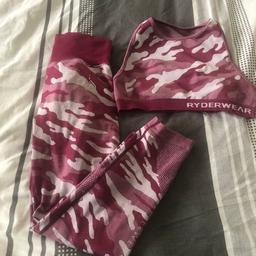 Hi I’m selling seamless ryderwear set, I have had plenty wear, but still has plenty life left. Minimal signs of wear on lettering only. Size small, great material.
