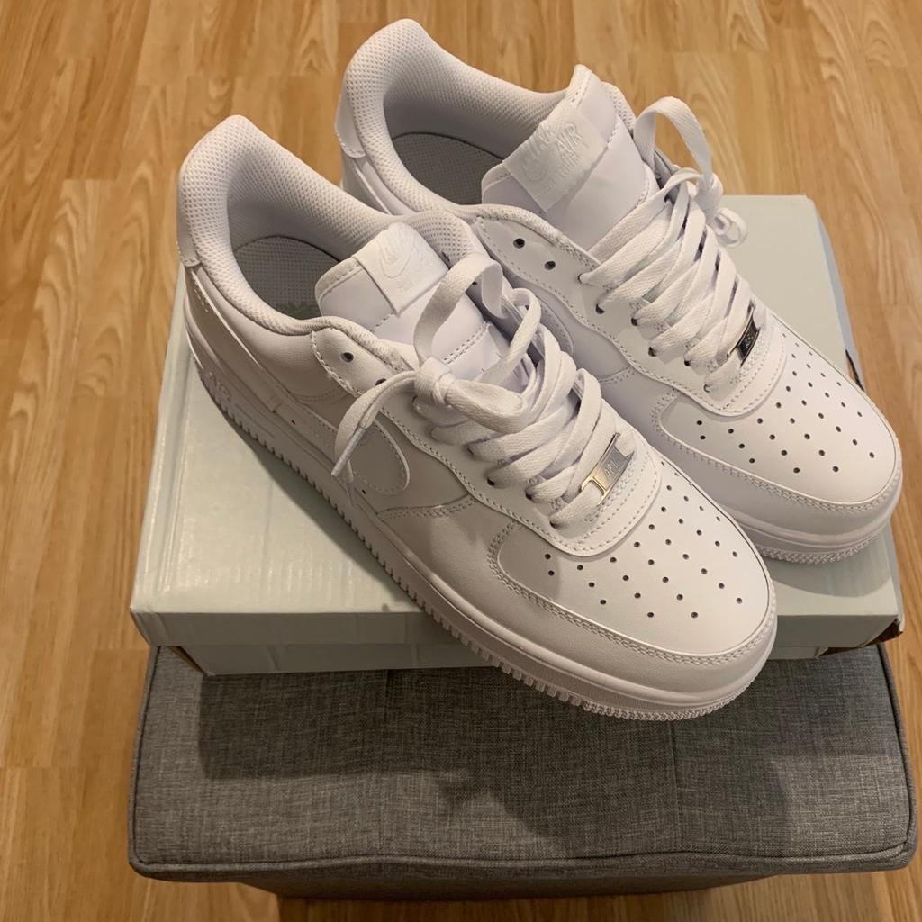 Nike Air Force 1 ‘07 Triple White UK 8 in E14 Hamlets für £ 65,00 zum ...