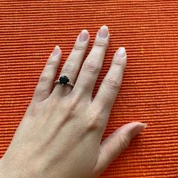 Thomas Sabo Ring mit schwarzem Stein. Ringgröße 50