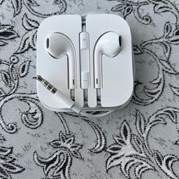 Hiermit werden unbenutzte Apple Kopfhörer verkauft. Versand ist möglich, kostet extra.