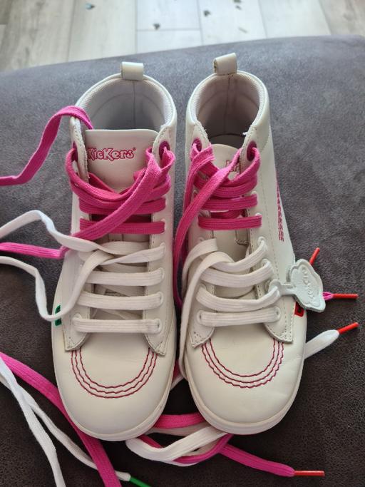 Buy & Sell Essex Basildon - Photos for White trainer boot Kickers Size 4