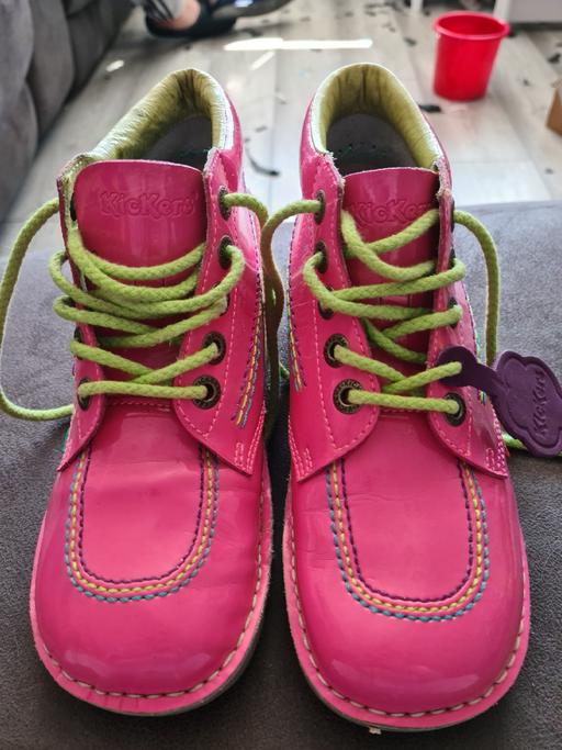 Buy & Sell Essex Basildon - Photos for Pink patent Kickers Size 5