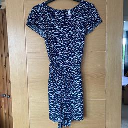 Ladies H! By Henry Holland heart print Playsuit
Zip up the back, buttons up the front with a little belt
Size 12
Good condition
Postage £3 with RoyalMail signed for