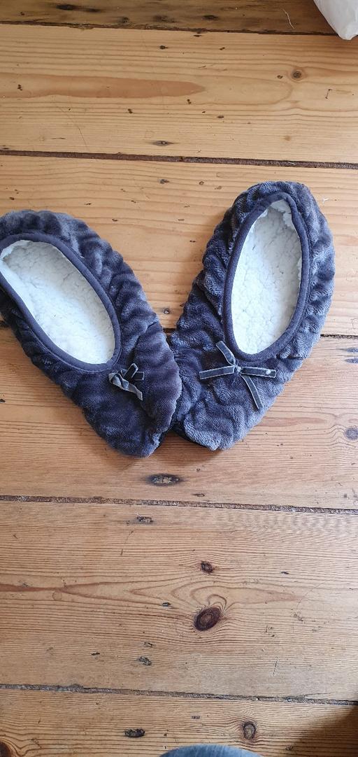 Buy & Sell South West London Balham - South West London - Photos for Cosy Slippers:FitsSize6 to 7 (NewNotUsed)