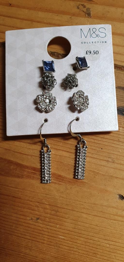 Buy & Sell South West London Balham - South West London - Photos for 4 pairs of earings (new and never used)