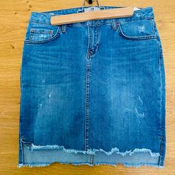 Jeansrock Marke LTB
Größe M
Jeansblau
Ungetragen
Versand möglich