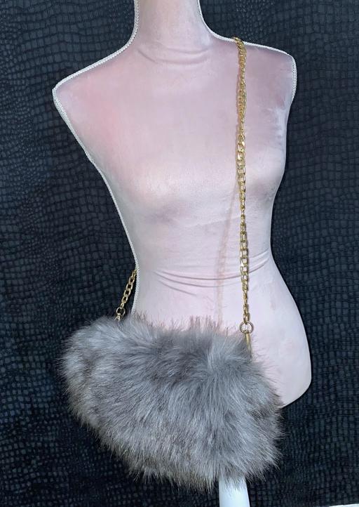 Buy & Sell North West London Kensal Green - NW6 - Photos for Grey faux fur clutch bag