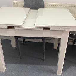 White dining table extendable

Pick up only from N7 9EJ

Extended table width 120cm
Not extended table size width 90cm
Length of legs up to table top 75cm