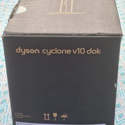 Verkaufe eine ganz neue Ladestation für den Dyson Cyclone V10 mit praktischer Aufbewahrungsmöglichkeit für bis zu 12 Zubehörteile und Bodendüsen.