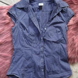 Biete neue Damen Bluse von H&M, Gr.38, blau kariert

>> Versand möglich