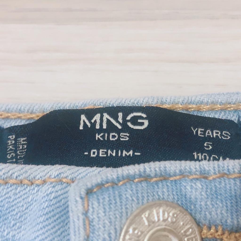 MNG Mango Mädchen Jeans Shorts kurze Hose
Gr. 110
neuwertig, einmal gewaschen & nie getragen
NP: 20€

Versandkosten extra
