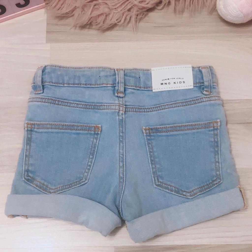 MNG Mango Mädchen Jeans Shorts kurze Hose
Gr. 110
neuwertig, einmal gewaschen & nie getragen
NP: 20€

Versandkosten extra